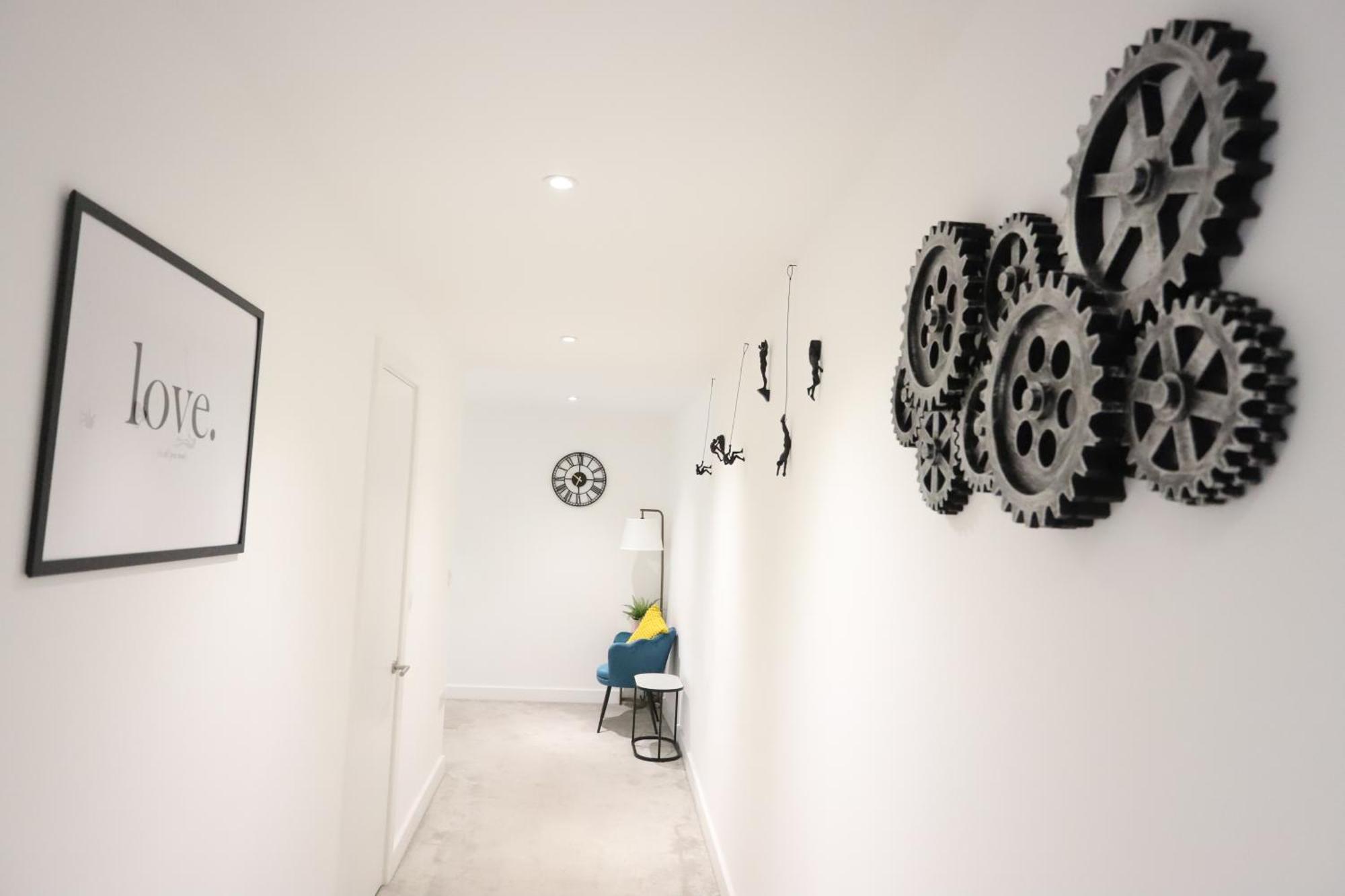 Spacious 3-Story Retreat With Rooftop Terrace And Modern Amenities ลอนดอน ภายนอก รูปภาพ