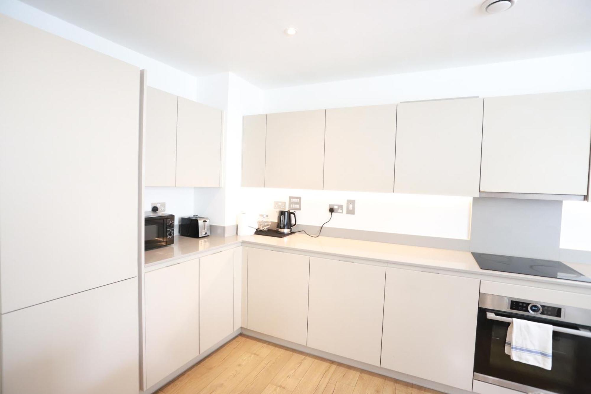 Spacious 3-Story Retreat With Rooftop Terrace And Modern Amenities ลอนดอน ภายนอก รูปภาพ