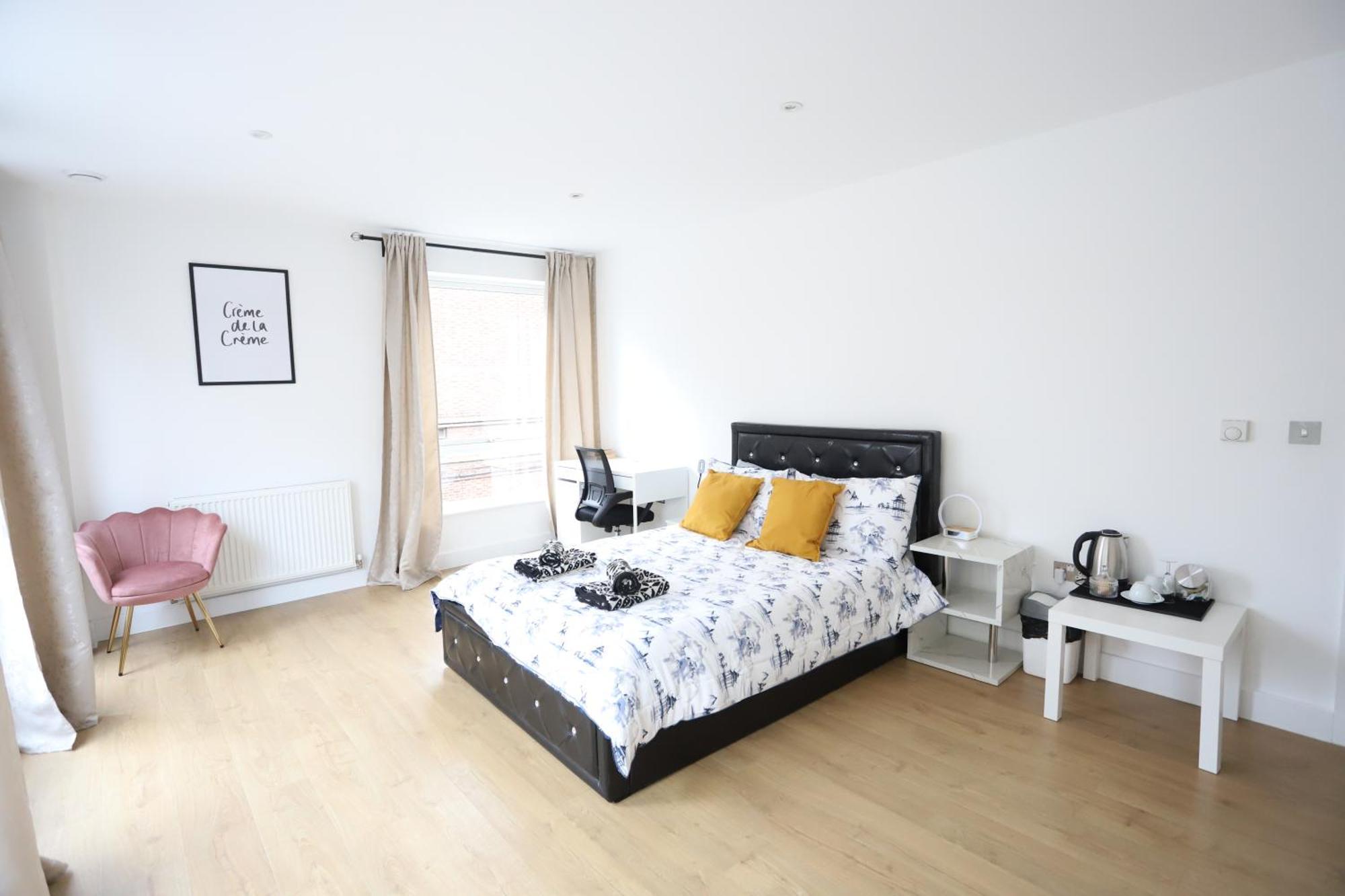 Spacious 3-Story Retreat With Rooftop Terrace And Modern Amenities ลอนดอน ภายนอก รูปภาพ