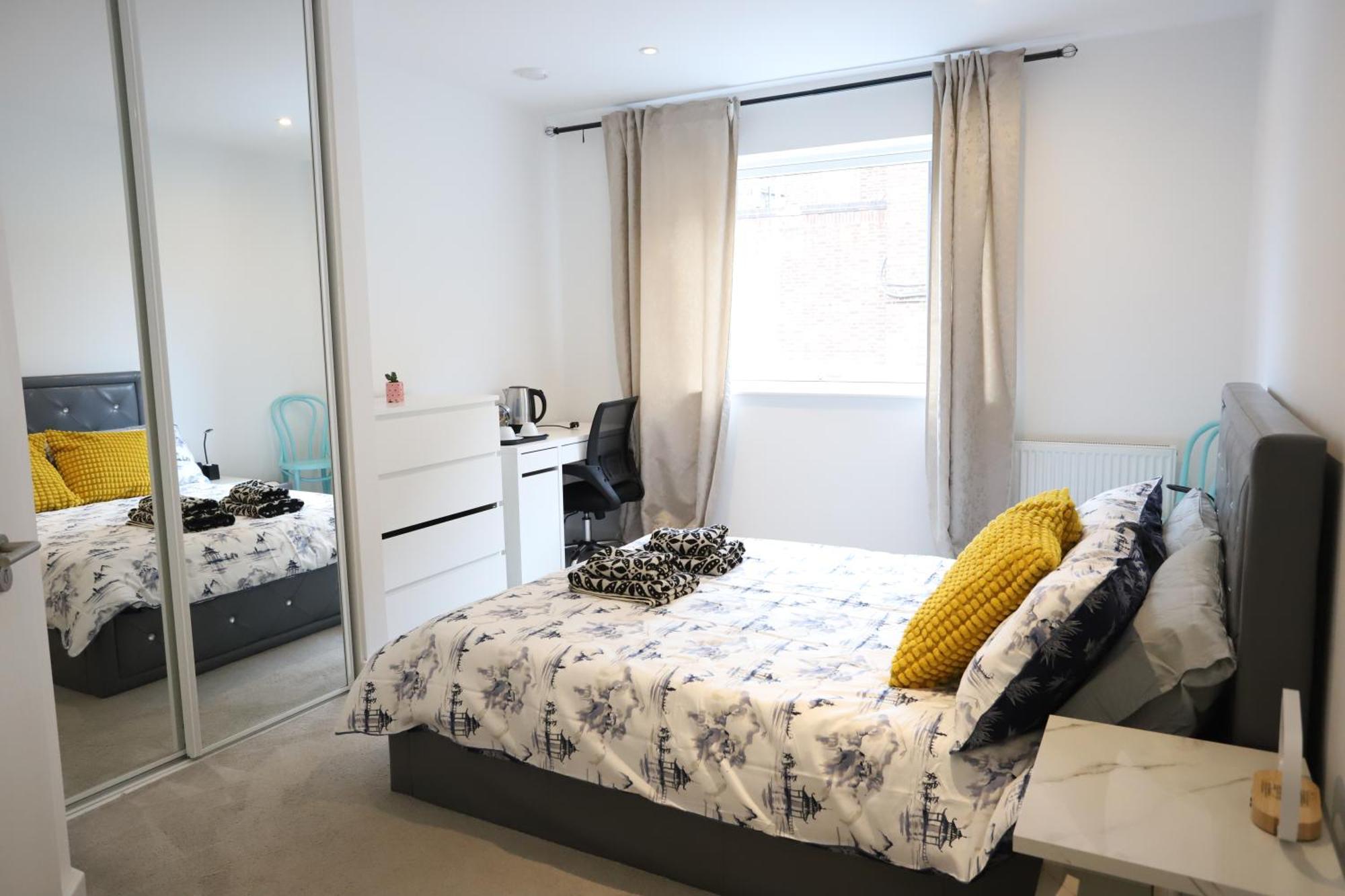 Spacious 3-Story Retreat With Rooftop Terrace And Modern Amenities ลอนดอน ภายนอก รูปภาพ