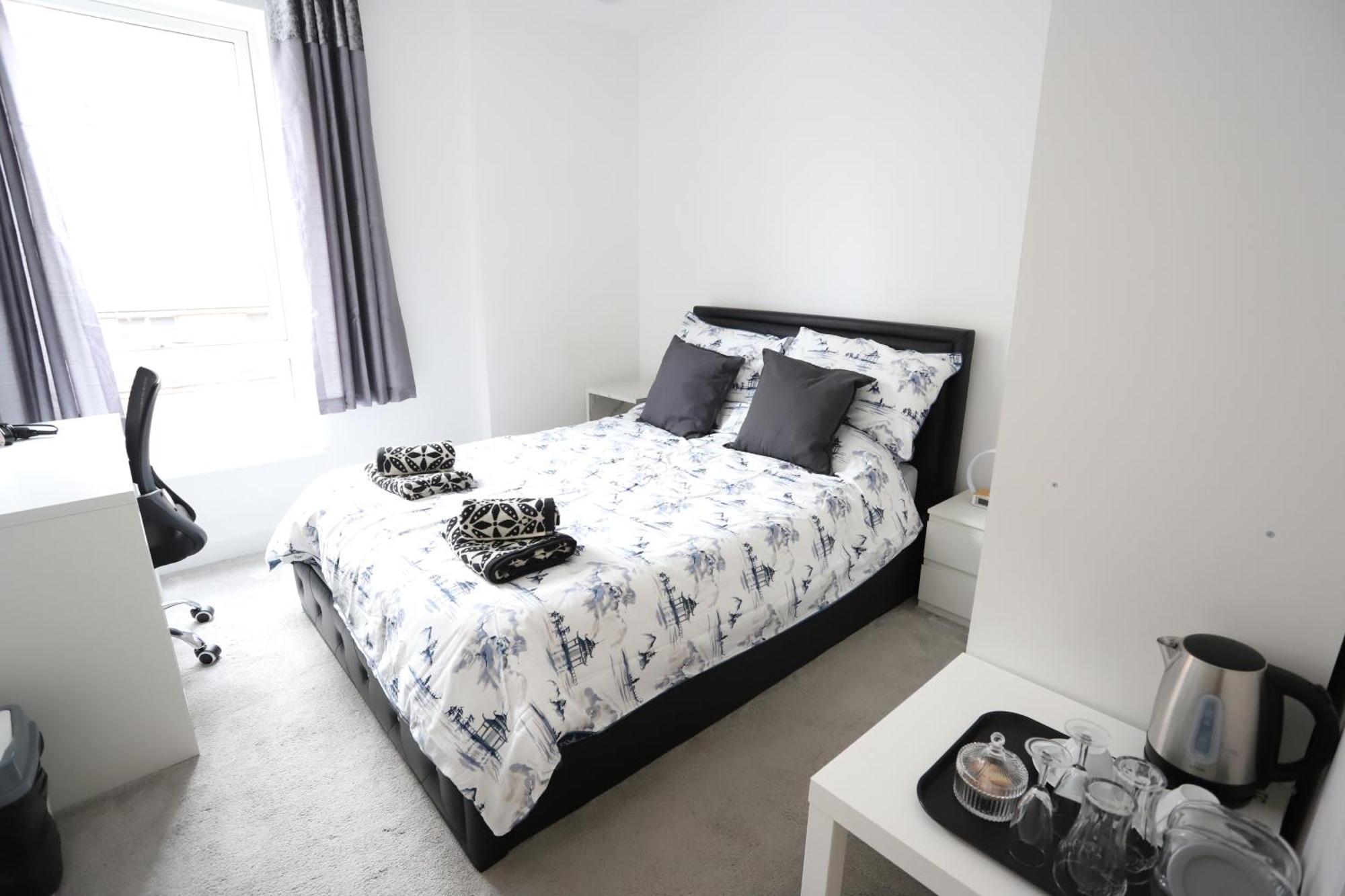 Spacious 3-Story Retreat With Rooftop Terrace And Modern Amenities ลอนดอน ภายนอก รูปภาพ