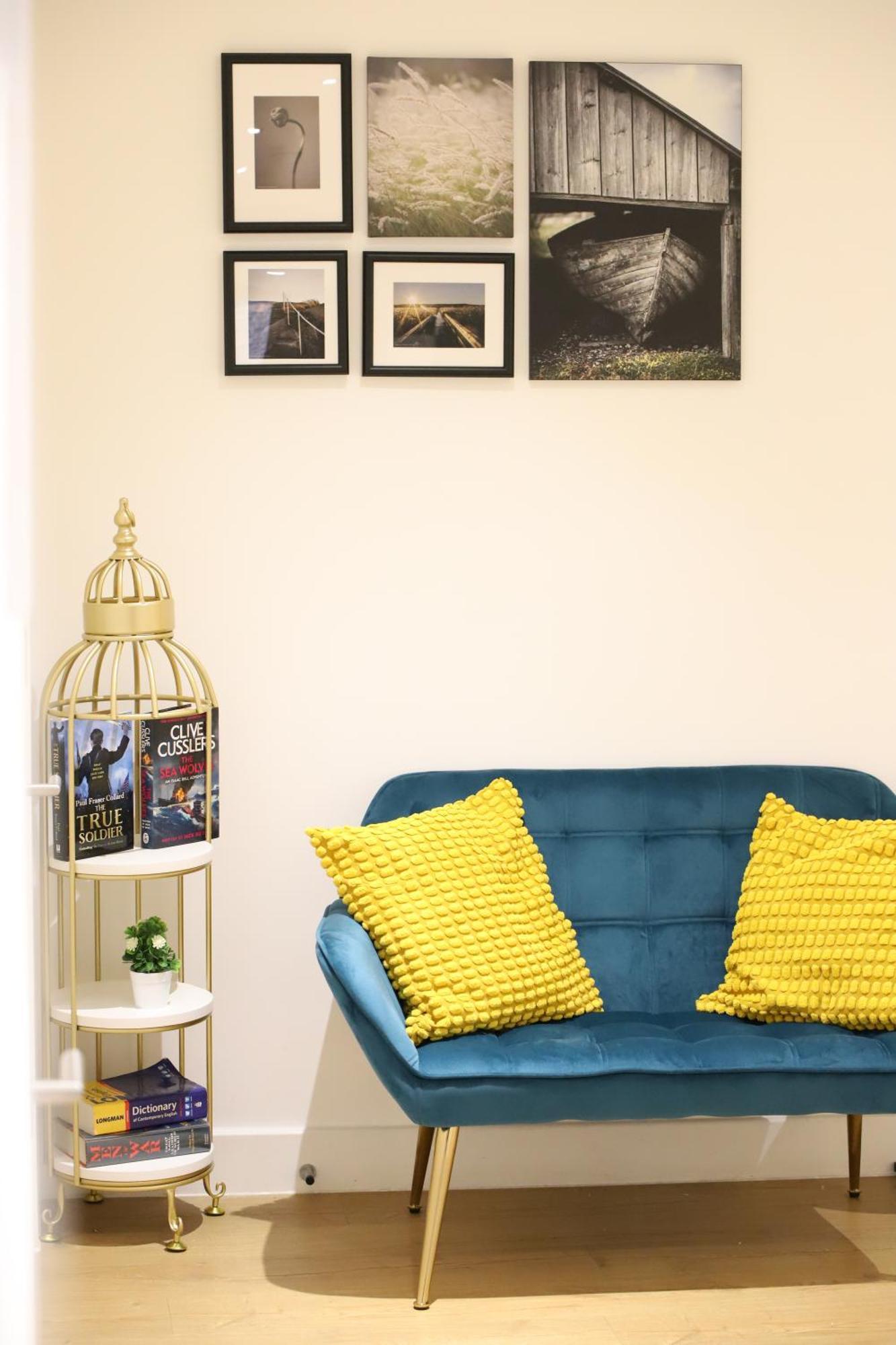 Spacious 3-Story Retreat With Rooftop Terrace And Modern Amenities ลอนดอน ภายนอก รูปภาพ