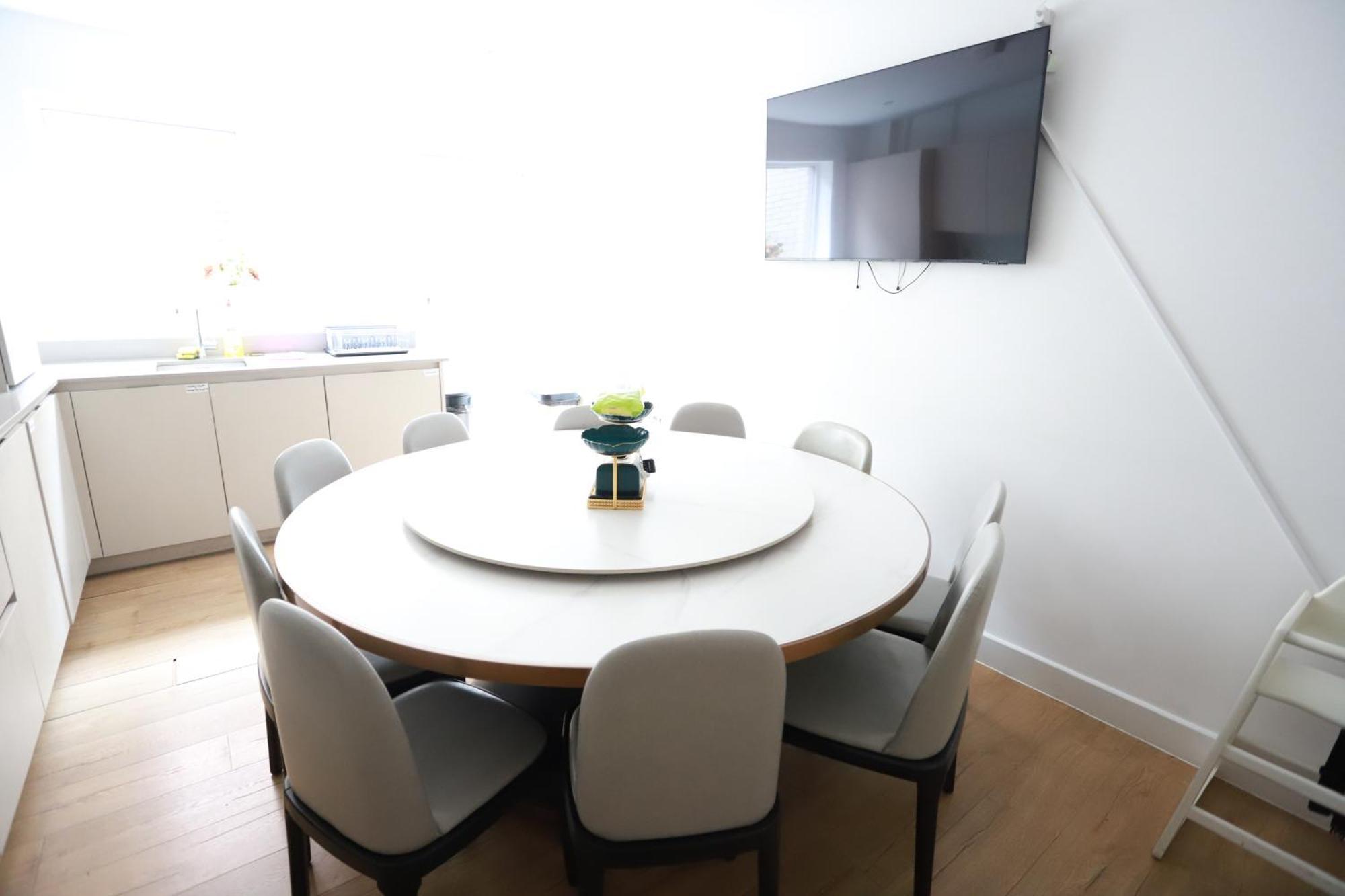 Spacious 3-Story Retreat With Rooftop Terrace And Modern Amenities ลอนดอน ภายนอก รูปภาพ